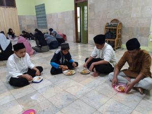 Saum Sunah Santri Yatim Penghafal Quran Pesantren al Hilal 3 Terlaksana