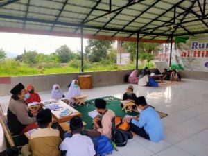 Kegiatan Belajar Santri Rumah Tahfidz al Hilal 5 Pasir Biru