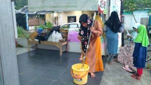 Berbagi, Bersih-Bersih Dilaksanakan di Rumah Tahfidz al Hilal 4 Cirebon