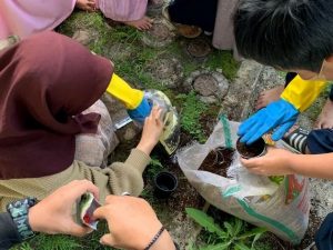 Gardenging Para Penghafal Quran Rumah Tahfidz Al Hilal 6 Cisaranten