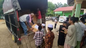 Penyaluran Wakaf Quran dan Buku Islam di Titik Kumpul Pertama Jambi