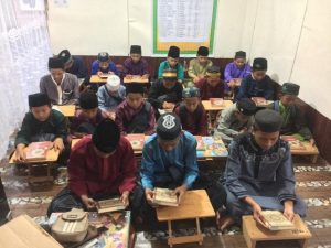 Tim SWQ Sumatera Jilid 2 Salurkan Wakaf Quran di Riau