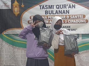 Kebahagiaan Santri: Pembagian Hadiah Semarak Kemerdekaan