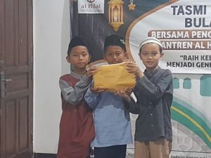 Kebahagiaan Santri: Pembagian Hadiah Semarak Kemerdekaan