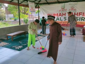 Pembagian Iqra Baru dan Giat Kebersihan Rumah Tahfidz Al Hilal 5