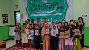 Ditutup dengan Penyaluran Mushaf Quran, Intip Kegiatan Santri Pesantren Al Hilal 2 Cipadung