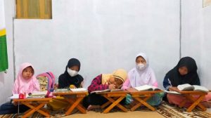 Kegiatan Belajar Santri Rumah Tahfidz Al Hilal 6 di Akhir Pekan