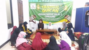 Halaqah Tasmi'ul Quran Bulanan Santri Pesantren Al Hilal