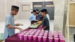 Hangatnya Buka Puasa Sunnah Senin Kembali Dirasakan Santri