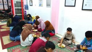 Nasi Berkah untuk Santri Yatim Penghafal Quran Al Hilal 6
