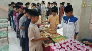 Hangatnya Buka Puasa Sunnah Kembali Dinikmati Santri