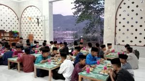 Hangatnya Buka Puasa Sunnah Kembali Dinikmati Santri