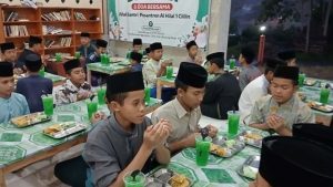 Hangatnya Buka Puasa Sunnah Santri Pesantren Al Hilal 1 Cililin