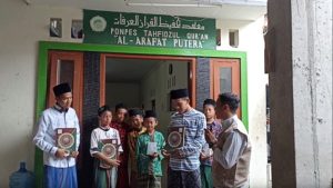 Menutup Akhir Tahun, Sebar Wakaf Quran Kampung Halaman