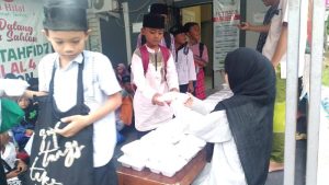 Dari KBM Hingga Pembagian Sedekah Makanan Al Hilal 4 Cirebon