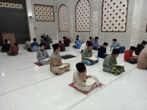 Halaqoh Tahfidz Santri Yatim Penghafal Quran Pesantren Al Hilal 1