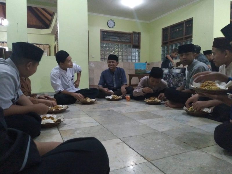 Pesantren al Hilal - Yatim, Tahfidz, Gratis