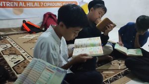 Mengawali Pekan dengan Al Quran ala Santri Pesantren Al Hilal 7