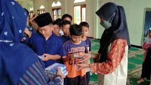 Wakaf Quran Kampung Halaman Oleh Seluruh Karyawan Al Hilal