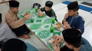 Buka Puasa Kembali Dinikmati Santri Yatim Penghafal Quran