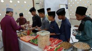 Buka Puasa Kembali Dinikmati Santri Yatim Penghafal Quran