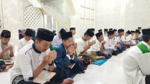 Suasana Setoran Hafalan 30 Juz Santri Pesantren Al Hilal 1 Cililin