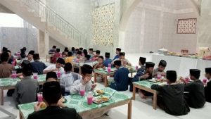 Buka Puasa Bersama Kembali Dinikmati Santri Pesantren Al Hilal