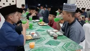 Hangatnya Buka Puasa Bersama Kembali Dinikmati Puluhan Santri