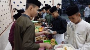 Hangatnya Buka Puasa Sunnah Bersama Santri Yatim