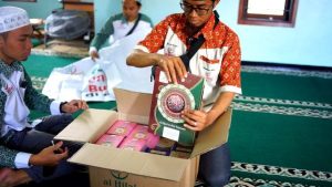 Sebar Kebaikan Wakaf Quran Spesial Milad Pesantren Al Hilal 3