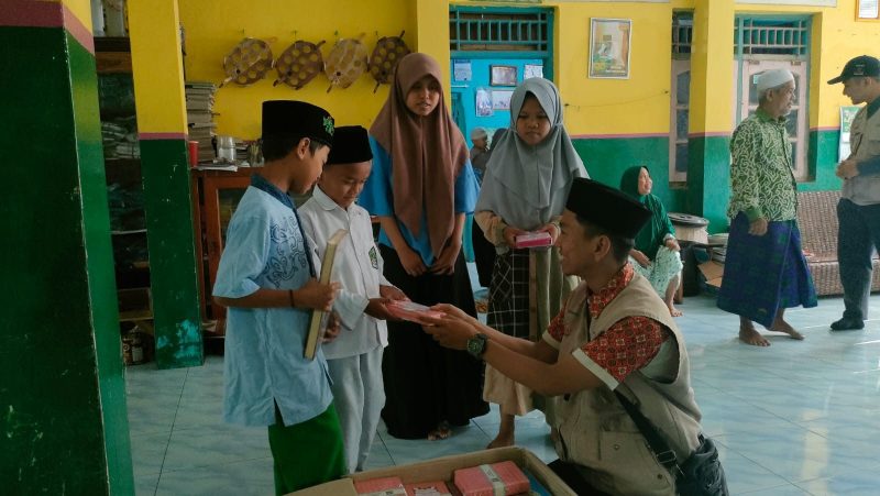 Sebar Wakaf Mushaf Al Quran di Daerah Cirebon