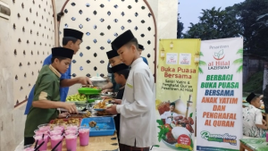 Buka Puasa Ramadhan 1444 H Pertama! Bersama Puluhan Santri