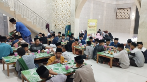 Buka Puasa Ramadhan 1444 H Pertama! Bersama Puluhan Santri