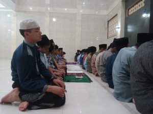 Intip Suasana Solat Nisfu Syaban di Masjid Marwah Cililin 