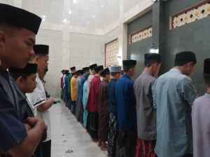 Laksanakan Tarawih Pertama Santri Al Hilal Siap untuk Puasa