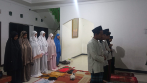 Suasana Shalat Tarawih Santri Pesantren Al Hilal Hari Kedua!