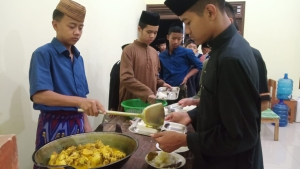 Yuk Intip Suasana Sahur Pertama Santri Pesantren Al Hilal 1 Cililin!