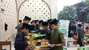 Hangatnya Buka Puasa Bersama Hari Ke-15 Ramadhan Santri
