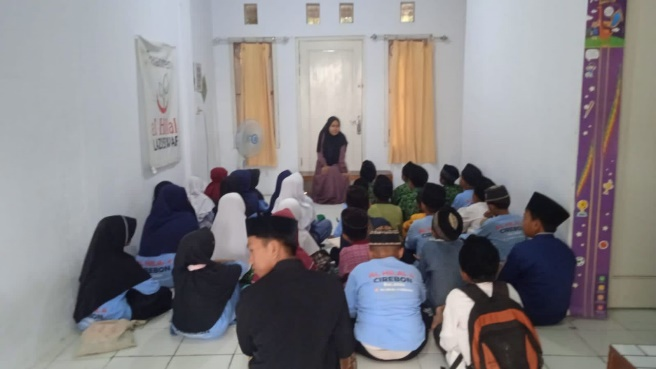 Meriahnya Kegiatan Santri Rumah Tahfidz Al Hilal 4 Cirebon dengan Buka Puasa Bersama