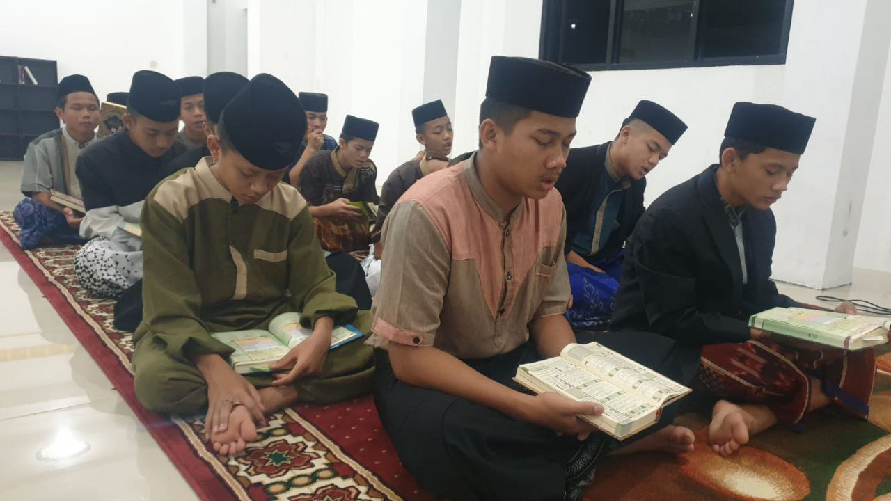 Pesantren al Hilal - Yatim, Tahfidz, Gratis