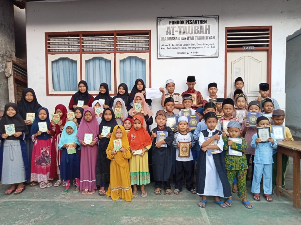 Sebar Quran untuk Jawa Timur dan Bali Selesai Dilaksanakan, Ribuan Mushaf Quran, Buku Islam dan Iqra Berhasil Diterima!