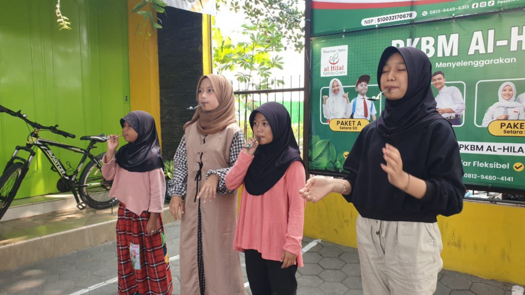 Semangat 45! Santri Yatim Kelas 10 Pesantren Al Hilal 8 Panyileukan Meriahkan Kemerdekaan Indonesia