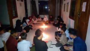 Walaupun di Pondok Mati Lampu, Santri Pesantren Al Hilal 7 Cipadung Wetan Tetap Semangat Melaksanakan Kegiatan Belajarnya