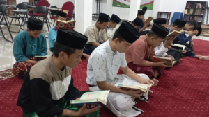 Ekstrakurikuler Hadroh Kembali Dilaksanakan Oleh Santri Yatim Kelas 10 Pesantren Al Hilal 8 Panyileukan