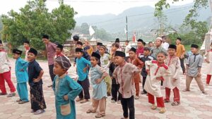 Tetap Semangat Menanamkan Budaya Hidup Sehat dan Bersih Bersama Santri Pesantren Al Hilal