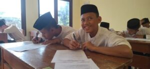 Pelaksanaan Ujian Tulis Kepesantrenan Santri Yatim Pesantren Al Hilal 1 Cililin Dimulai!