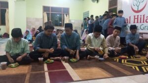 Suasana Hangat Buka Puasa Sunnah Santri Yatim dan Penghafal Al-Quran  Pesantren Al Hilal 3 Gegerkalong