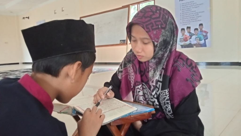 Kompilasi Kegiatan Belajar Mengajar Santri Yatim Penghafal Al-Quran di Pesantren Al Hilal 1, 6 Dan 7