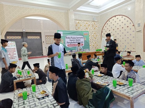 Intip Suasana Buka Puasa Bersama Santri Pesantren Al Hilal di Hari Pertama Bulan Ramadhan