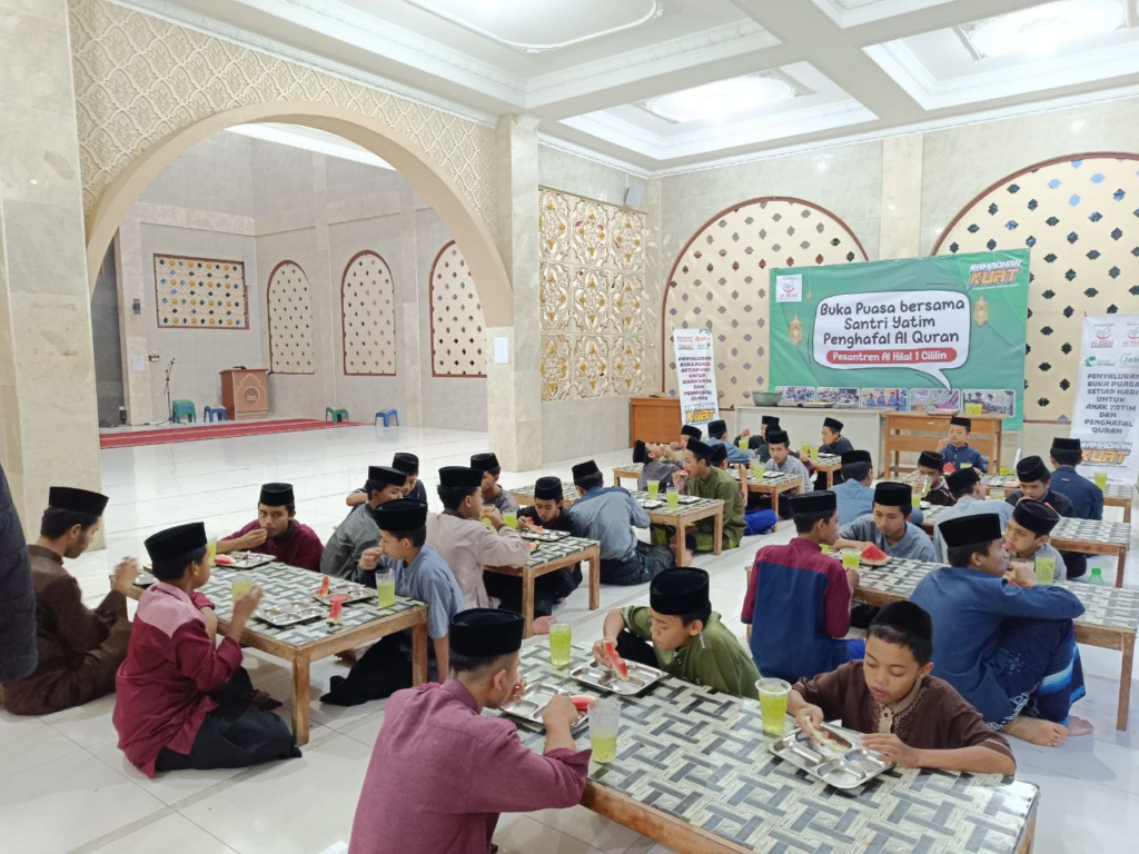 Intip Suasana Buka Puasa Bersama Santri Yatim dan Penghafal Quran Pesantren Al Hilal 1 & 3 Yuk!